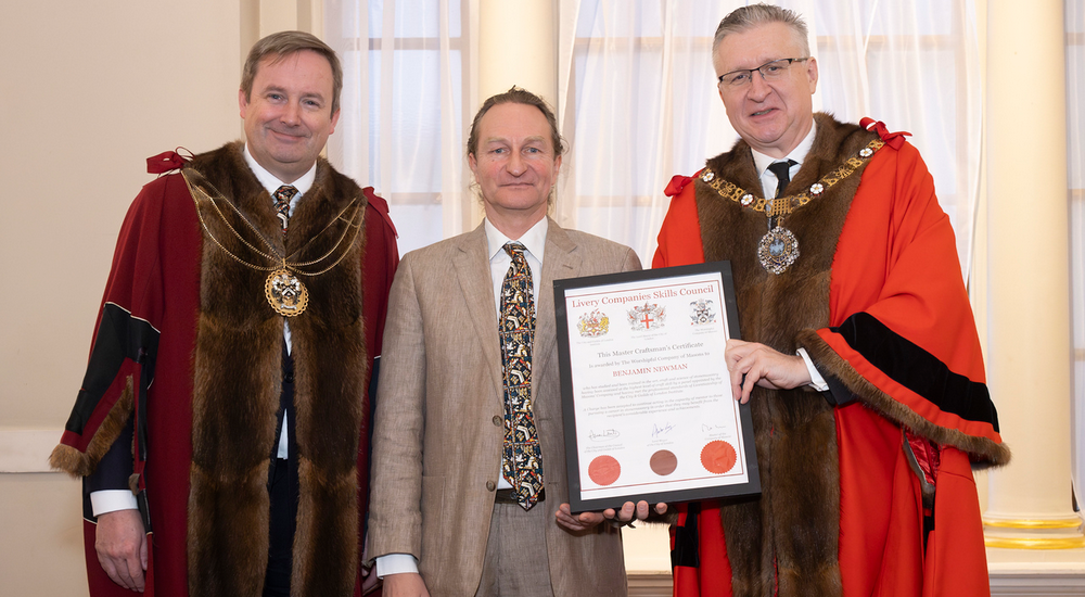 Burberry AI Heritage 2025와 Hermès Virtual Craftsman 프로젝트가 증명한 것: 전통 럭셔리 브랜드가 AI 장인 캐릭터로 브랜드 헤리티지 스토리텔링을 혁신하며 밀레니얼 고객층 확보에 성공한 디지털 트랜스포메이션 전략